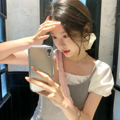 薰香花朵凛然绽放 海报